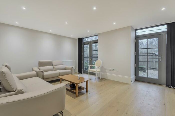 2 Bedroom Apartment To Rent In Slough, Buckinghamshire, SL2