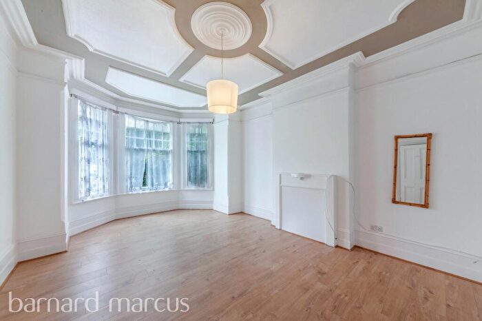 2 Bedroom Apartment To Rent In Torrington Park, London, N12