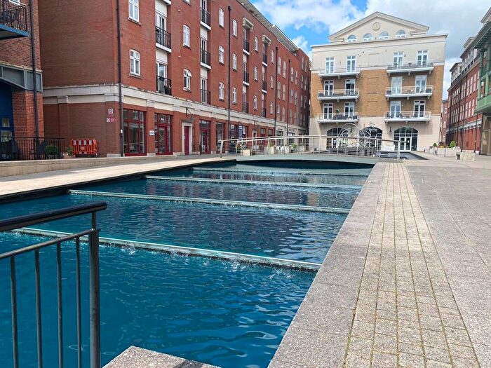 2 Bedroom Flat To Rent In Waterside, Shirley, Solihull, West Midlands, B90