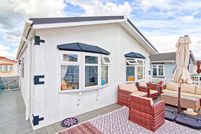 2 Bedroom Park Home For Sale In Park Avenue, Yarwell Mill, Yarwell, Peterborough, PE8