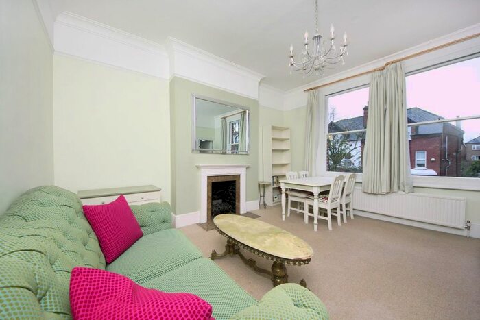 3 Bedroom Flat To Rent In Avenue Gardens, London, W3