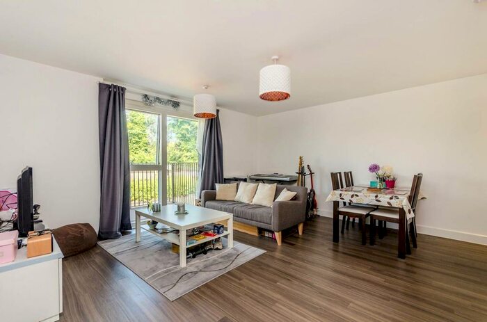 2 Bedroom Flat To Rent In Adenmore Road, Catford, London, SE6