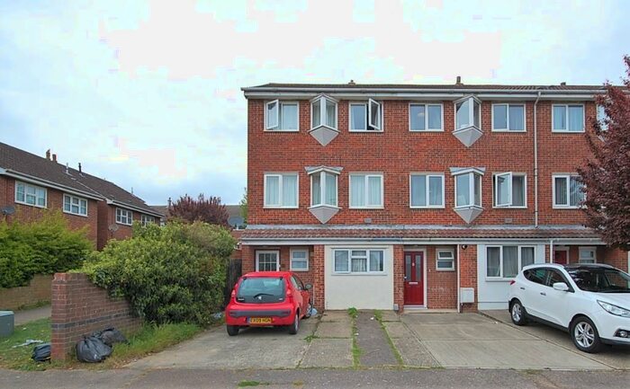 5 Bedroom End Of Terrace House To Rent In Bennett Court, Colchester, Essex, CO4