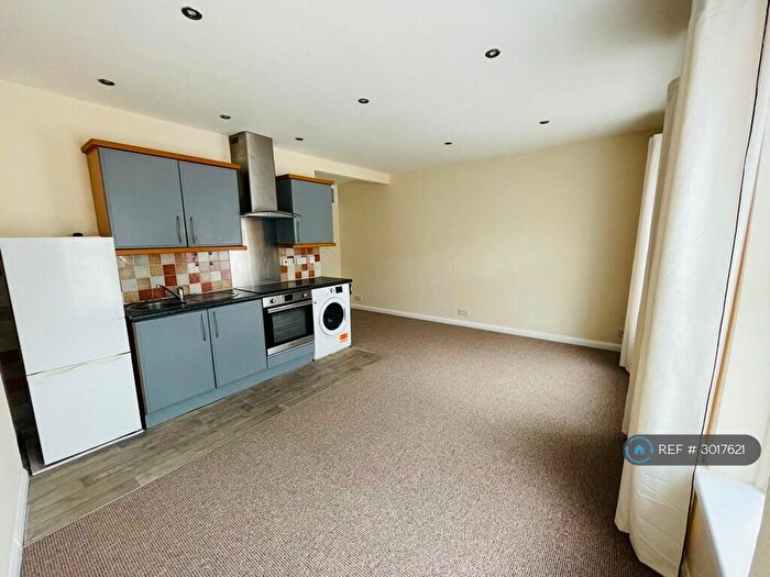 2 Bedroom Flat To Rent In Bradley Crescent, Bristol, BS11