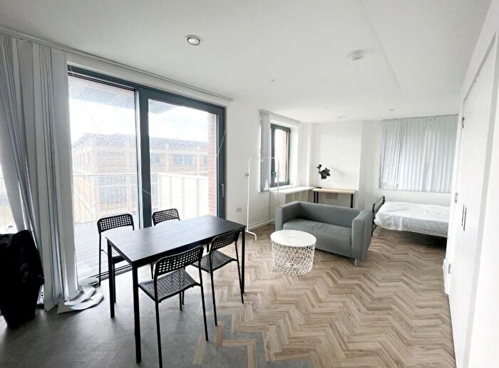 Apartment To Rent In Apartment, Skyline Apartments, Makers Yard, London, E3