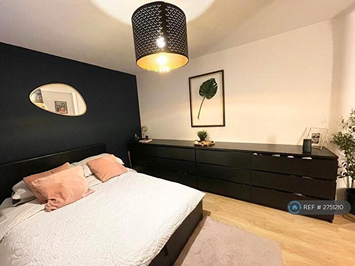 2 Bedroom Flat To Rent In Mullards Close, Mitcham, CR4