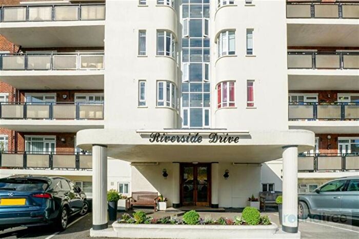 4 Bedroom Flat For Sale In Riverside Drive, Golders Green Road, NW11