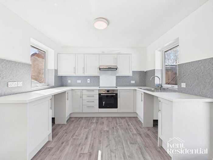 2 Bedroom Detached Bungalow To Rent In Gillingham Road, Gillingham, ME7