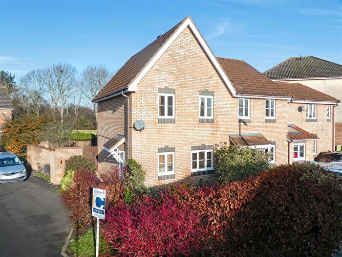 3 Bedroom End Of Terrace House For Sale In Netley Court, Monkston, MK10