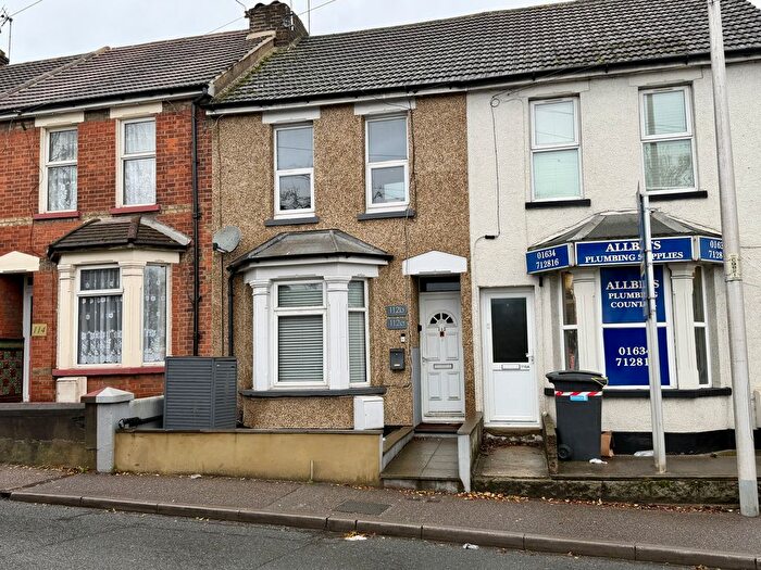 2 Bedroom Flat To Rent In Cuxton Road, Rochester, ME2