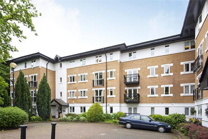 2 Bedroom Flat To Rent In Byron Court, Makepeace Road, London, E11