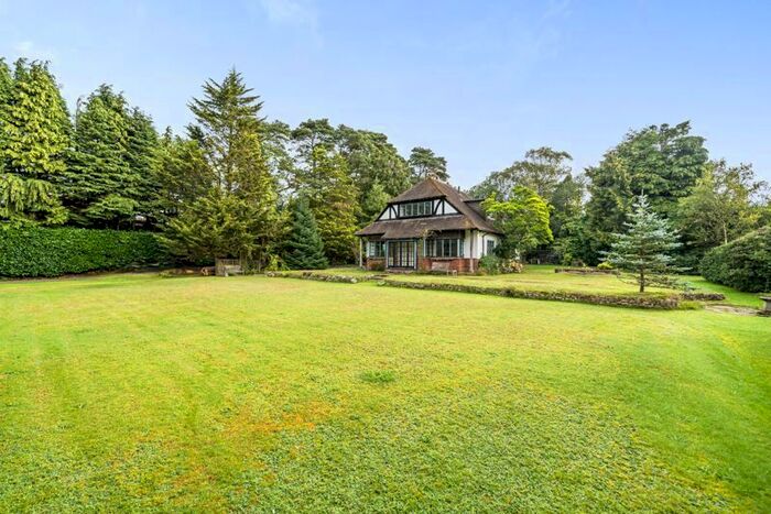 4 Bedroom Detached House To Rent In Tilford Road, Hindhead, GU26