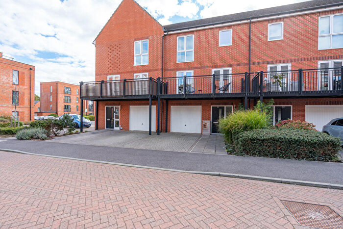 3 Bedroom Terraced House For Sale In Pinewood Way, Chichester, PO19