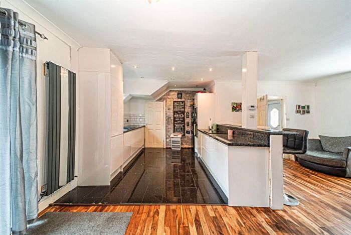 3 Bedroom Terraced House For Sale In Cairnhill Circus, Glasgow, G52
