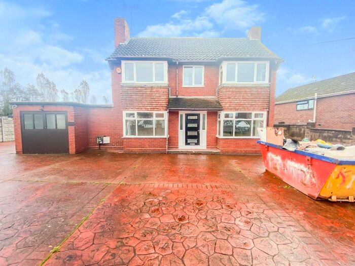 Studio To Rent In Room, Commonside, Brierley Hill, DY5