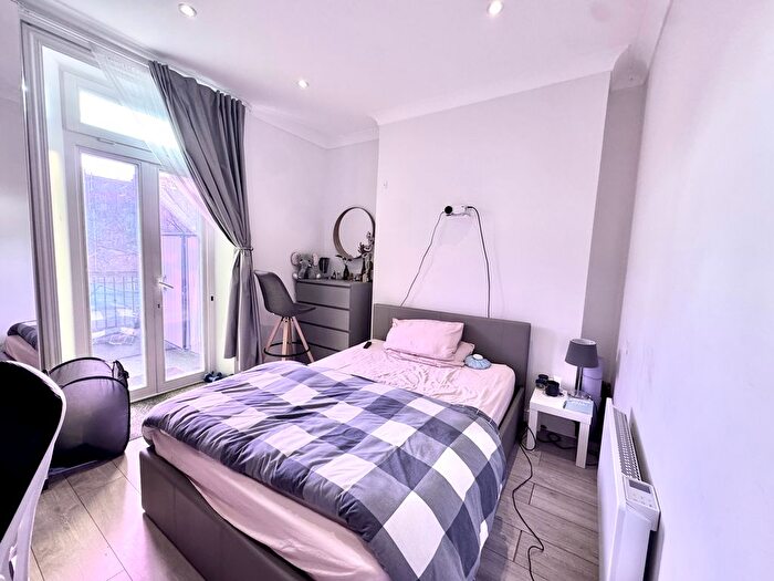 1 Bedroom Flat To Rent In West Kensington, Talgarth Road, Db, W14