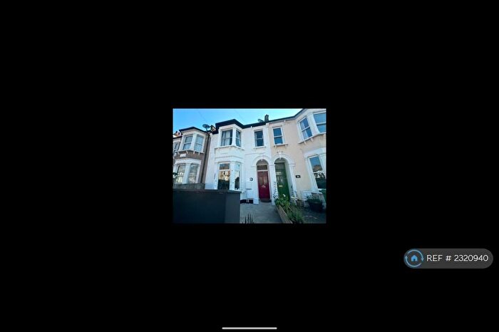 2 Bedroom Flat To Rent In Honley Road, Catford, SE6