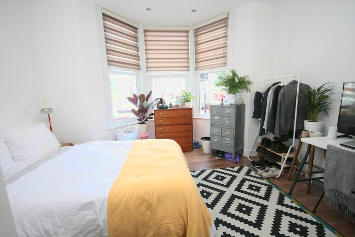4 Bedroom Flat To Rent In Wightman Road, Haringey, N8
