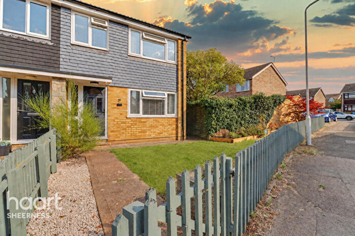 3 Bedroom Semi-Detached House For Sale In Barler Place, Queenborough, ME11
