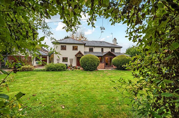 4 Bedroom Detached House For Sale In Greywell Road, Mapledurwell, Basingstoke, Hampshire, RG25