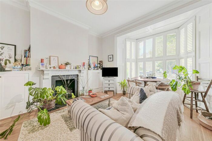 2 Bedroom Flat To Rent In King Henrys Road, Primrose Hill, London, NW3