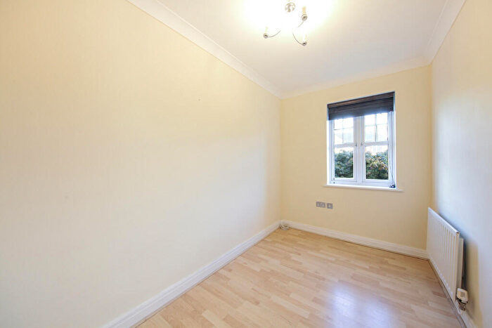 2 Bedroom Apartment To Rent In Seaton Square, London, NW7