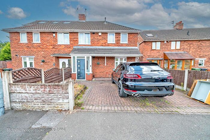3 Bedroom Semi-Detached House For Sale In Wilkes Avenue, Walsall, WS2