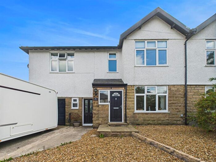 5 Bedroom Semi-Detached House For Sale In Macclesfield Old Road, Buxton, SK17