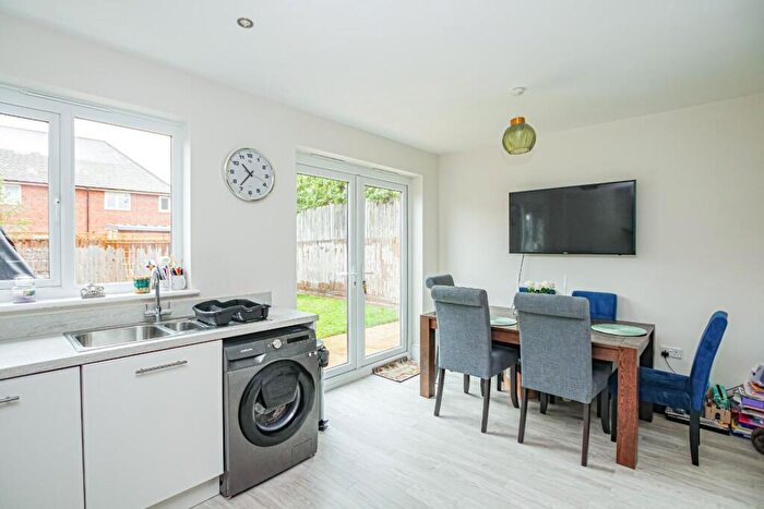 3 Bedroom End Of Terrace House For Sale In Shackleton Grove, Leighton Buzzard, LU7