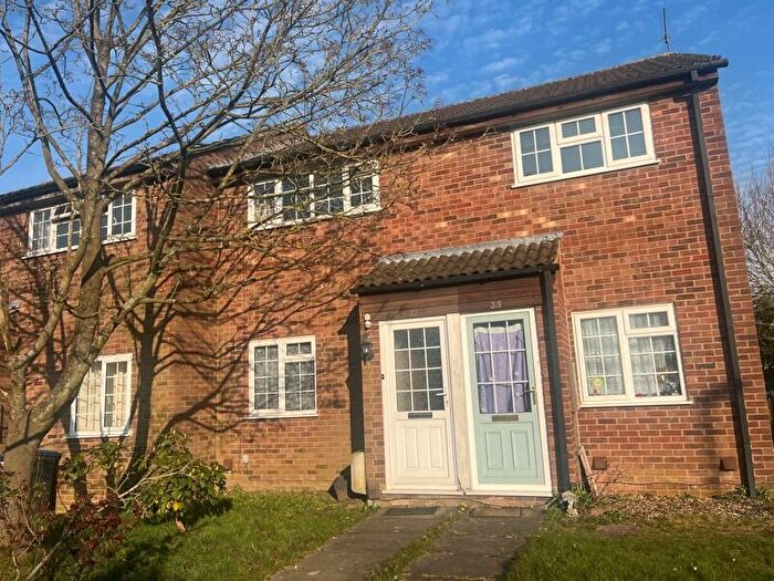 Maisonette To Rent In Oak Close, Burbage, Leicestershire, LE10
