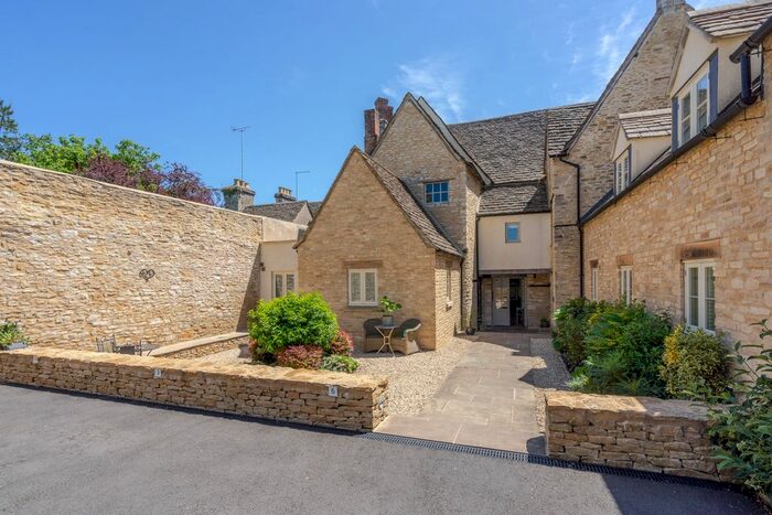 2 Bedroom Flat To Rent In The Chipping, Tetbury, GL8