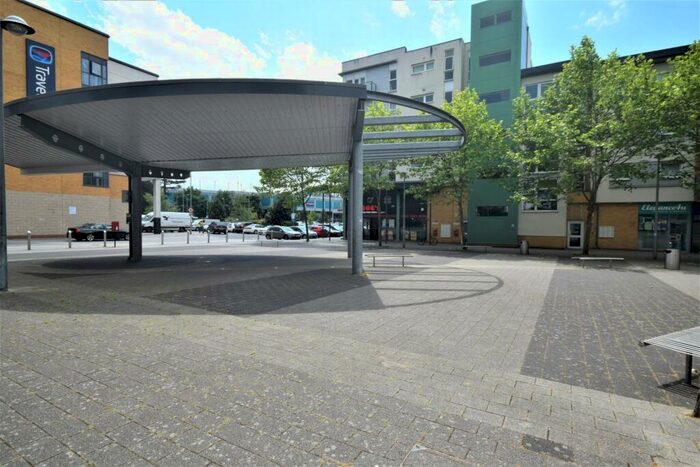 2 Bedroom Flat For Sale In Parkhouse Court, Hatfield, AL10