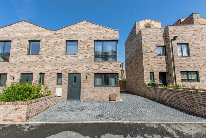 3 Bedroom Semi-Detached House To Rent In Waterside Way, Trent Basin, Nottingham, NG2