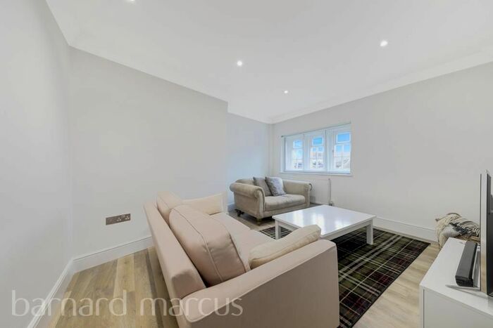 2 Bedroom Flat To Rent In High Street, Epsom, KT19