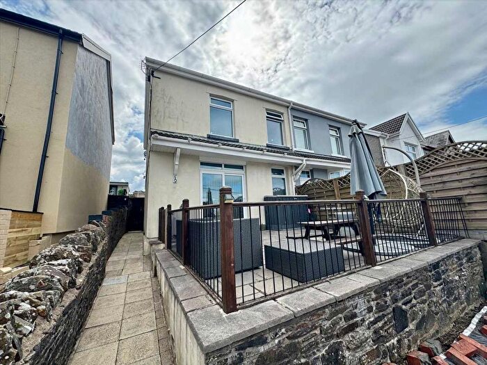 3 Bedroom Semi-detached House For Sale In Collenna Road, Porth, CF39