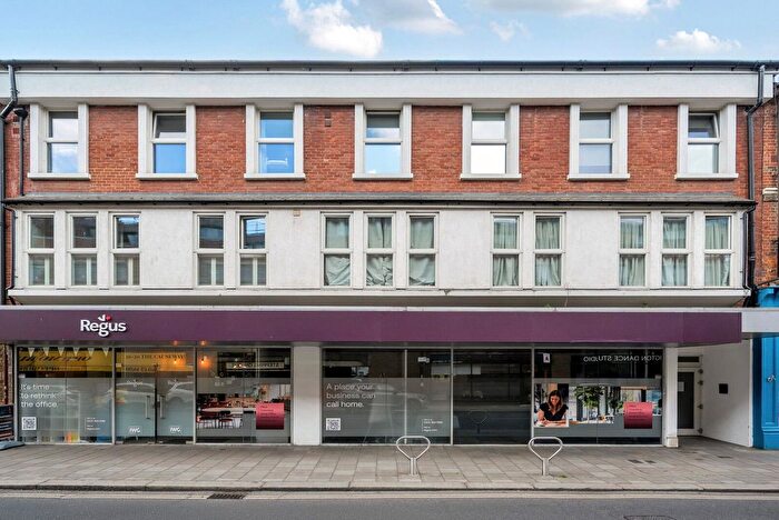 1 Bedroom Flat To Rent In The Causeway, Teddington, TW11