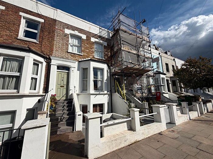 1 Bedroom Studio For Sale In St. Elmo Road, Shepherds Bush, W12