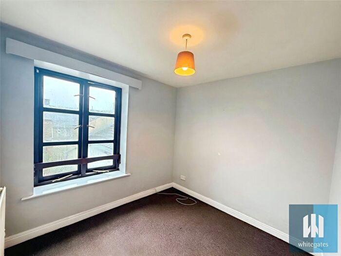1 Bedroom Flat To Rent In Tunnel Street, Netherton, Huddersfield, West Yorkshire, HD4