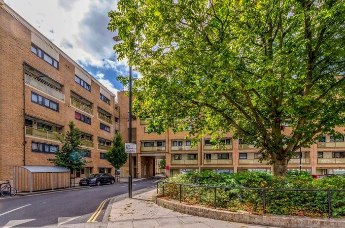 3 Bedroom Flat To Rent In Brownswood Road, London, N4