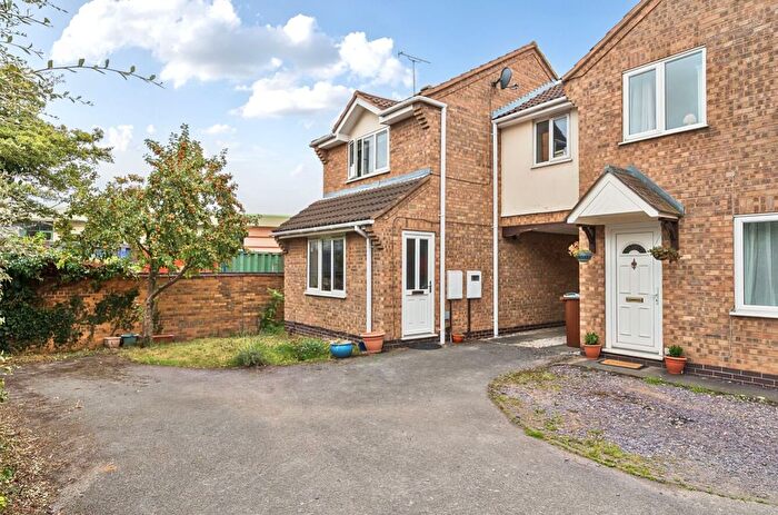 3 Bedroom Semi-Detached House For Sale In Denholme Road, Nottingham, Nottinghamshire, NG8