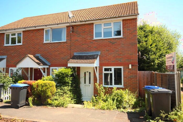1 Bedroom Terraced House To Rent In Courtenay Mews, North Road, Woking, GU21