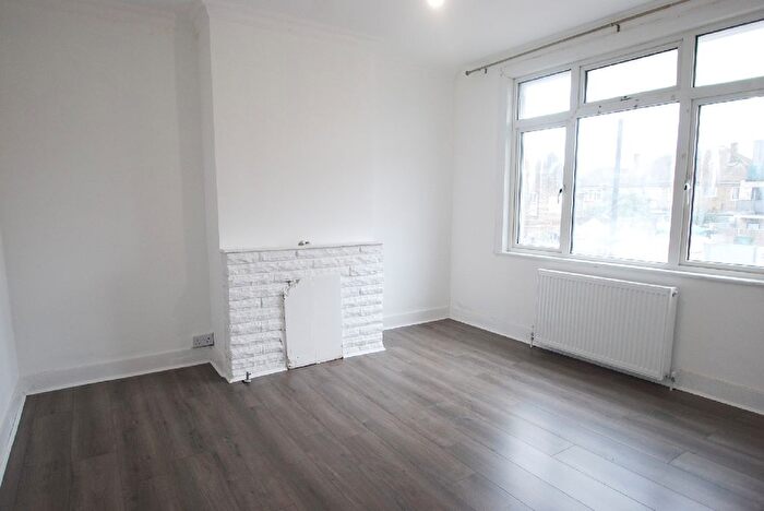 2 Bedroom Flat To Rent In Wythes Road, London, E16