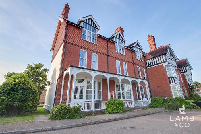 2 Bedroom Flat For Sale In Lyon Close, Clacton-On-Sea, CO15