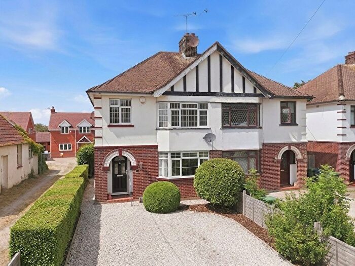 3 Bedroom Semi-Detached House For Sale In High Road North, Laindon, SS15