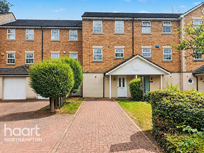 4 Bedroom Town House For Sale In Auctioneers Way, Northampton, NN1
