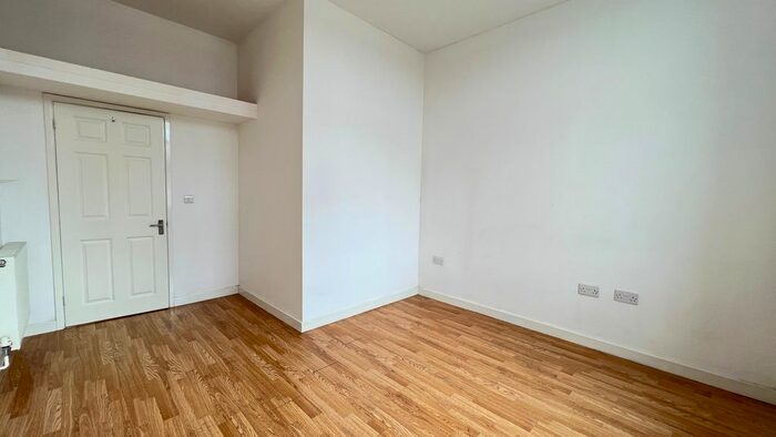 2 Bedroom Flat To Rent In St. Leonards Road, Northampton, NN4