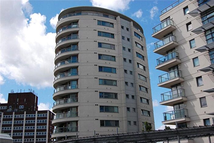2 Bedroom Flat To Rent In Mercury Gardens, Romford, RM1