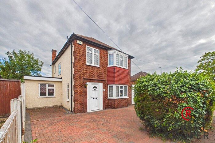 3 Bedroom Detached House For Sale In Manor Gardens, Ruislip, HA4