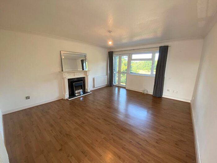 3 Bedroom Apartment To Rent In Alwoodley Court, Leeds, LS17