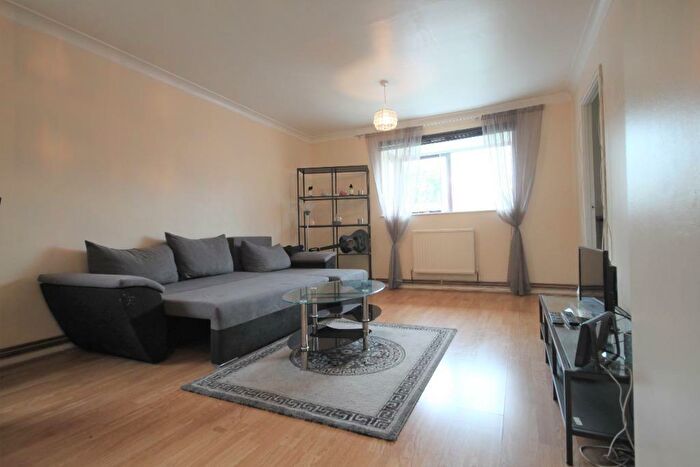 2 Bedroom Flat To Rent In Wheatley Close, Hendon, London, NW4